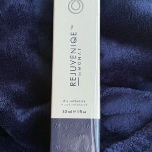 Rejuveniqe by Monat
Oil Intensive